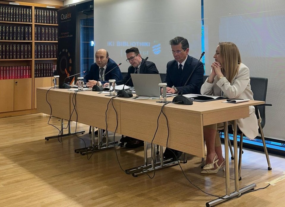 Διακεκριμένοι ομιλητές από τον χώρο της δικαιοσύνης, της διοίκησης και της νομικής επιστήμης στην εκδήλωση παρουσίασης //Από αριστερά Δ. Βασιλειάδης, Κων/νος Καρατσώλης, Αλ. Κουλίδης, Ιφ Τσακαλογιάννη