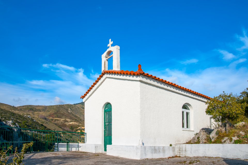 Μικρό όμορφο εκκλησάκι στα Καμπιά 