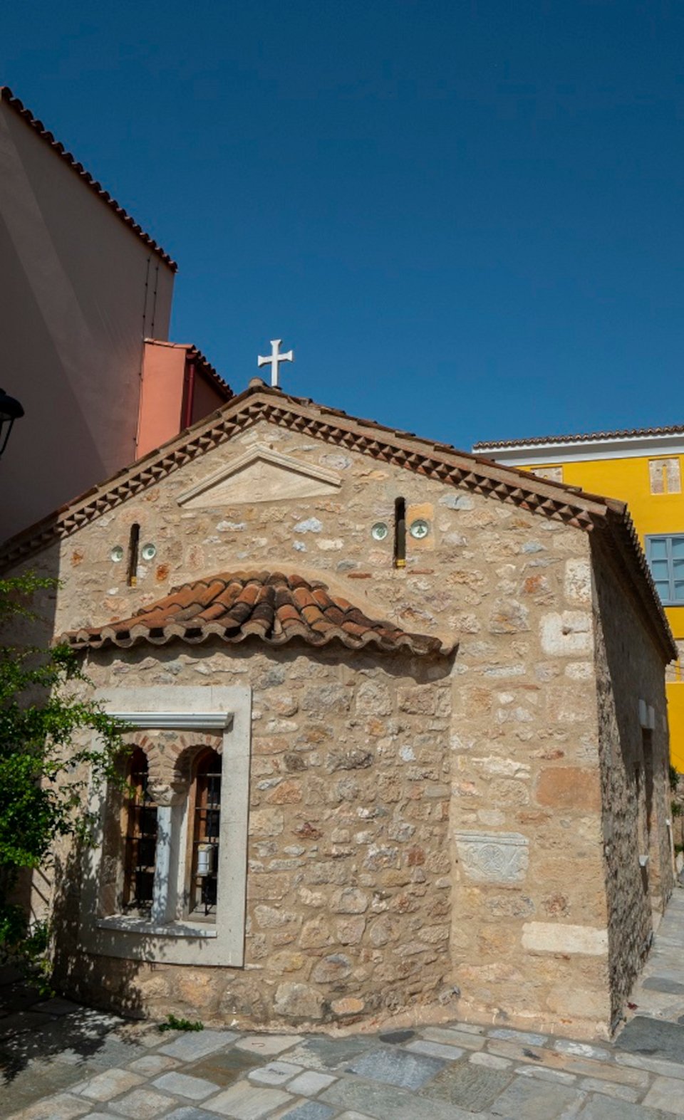 Τέλεση της Ιερής Ακολουθίας του Επιταφίου στο ιστορικό παρεκκλήσιο του Προφήτη Ελισσαίου