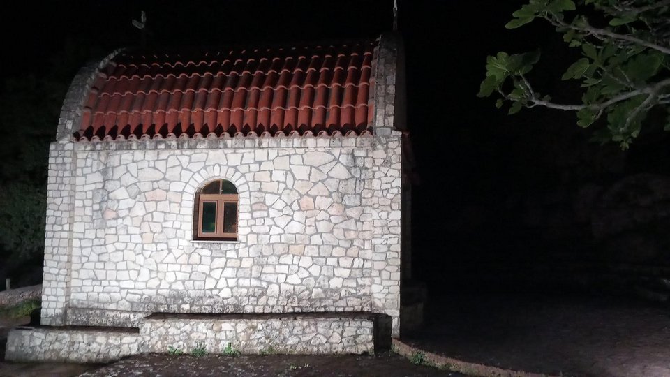 Το εκκλησάκι στην υπόθεση της Κρήτης