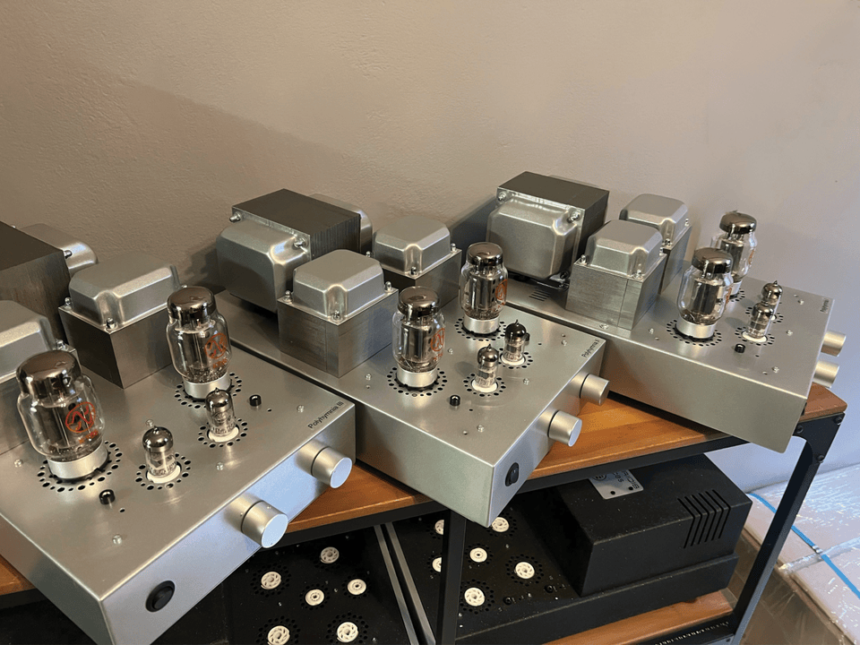  Ενισχυτές ήχου σχεδιασμένοι από τον Πάνο Χαραλάμπους και Κ.ΤσακιρίδηCOLUMBIA_Die Ruinen von Athen_2026Παραχώρηση του καλλιτέχνη και της CITRONNE Gallery  