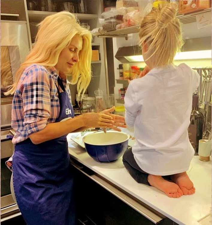 Η Ελένη Μενεγάκη με την κόρη της Μαρίνα. Φωτογραφία: Instagram