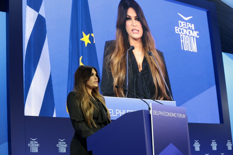 Η Αμερικανίδα πρέσβης στην Ελλάδα, Κίμπερλι Γκίλφοϊλ, στο Οικονομικό Φόρουμ των Δελφών / Intime