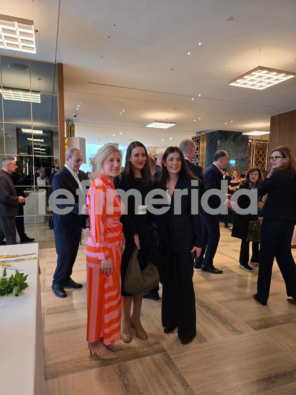 Η Κωνστάντζα Σμπώκου με στελέχη του ομίλου