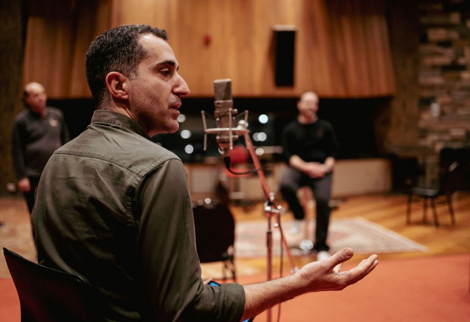 Το «Σήμερον Κρεμάται επί ξύλου», από τον μονόλογο της Παναγίας, ερμηνεύει ο Ζαχαρίας Καρούνης 