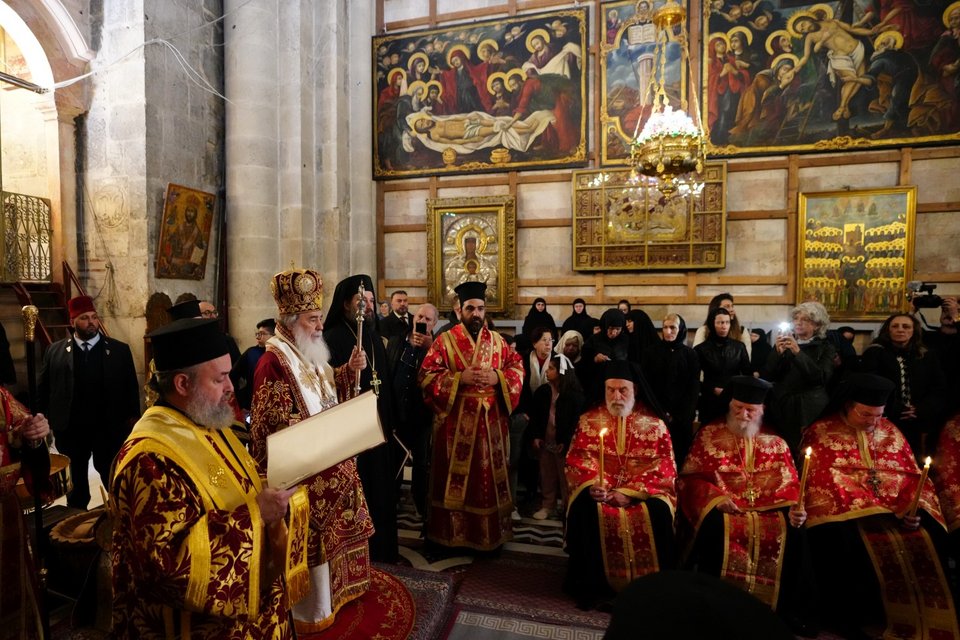 Ορθόδοξη λειτουργία στη βασιλική του Παναγίου Τάφου / Φωτογραφία: AP 