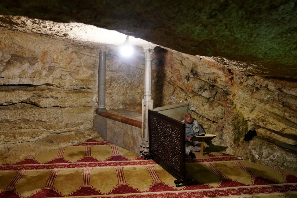 Μουσουλμάνος προσεύχεται /  Φωτογραφία: AP 