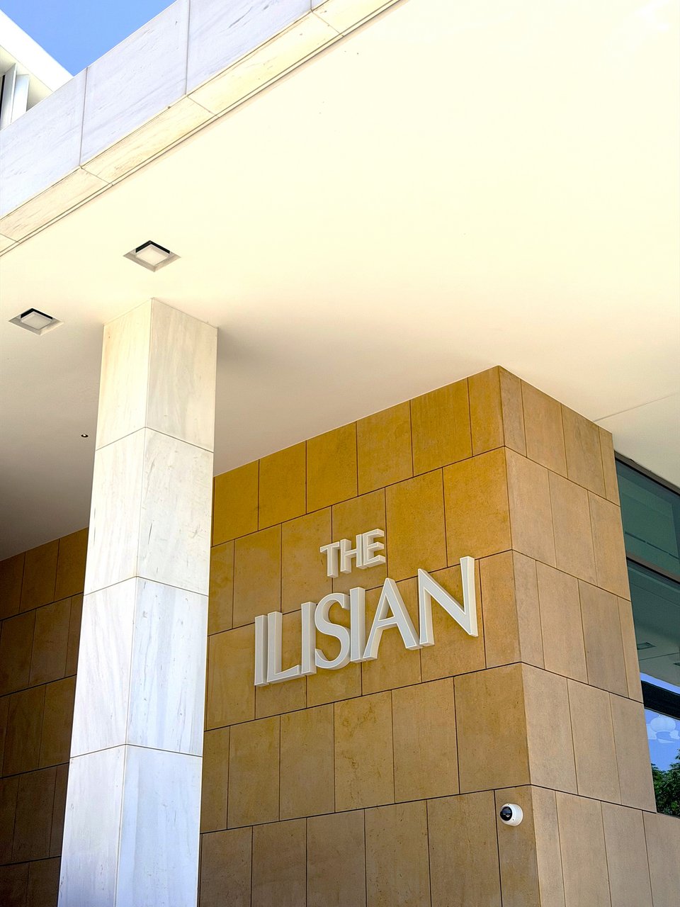 Το Χίλτον ως Ilisian συνεχίζει τον μύθο του / Φωτογραφία: iefimerida 