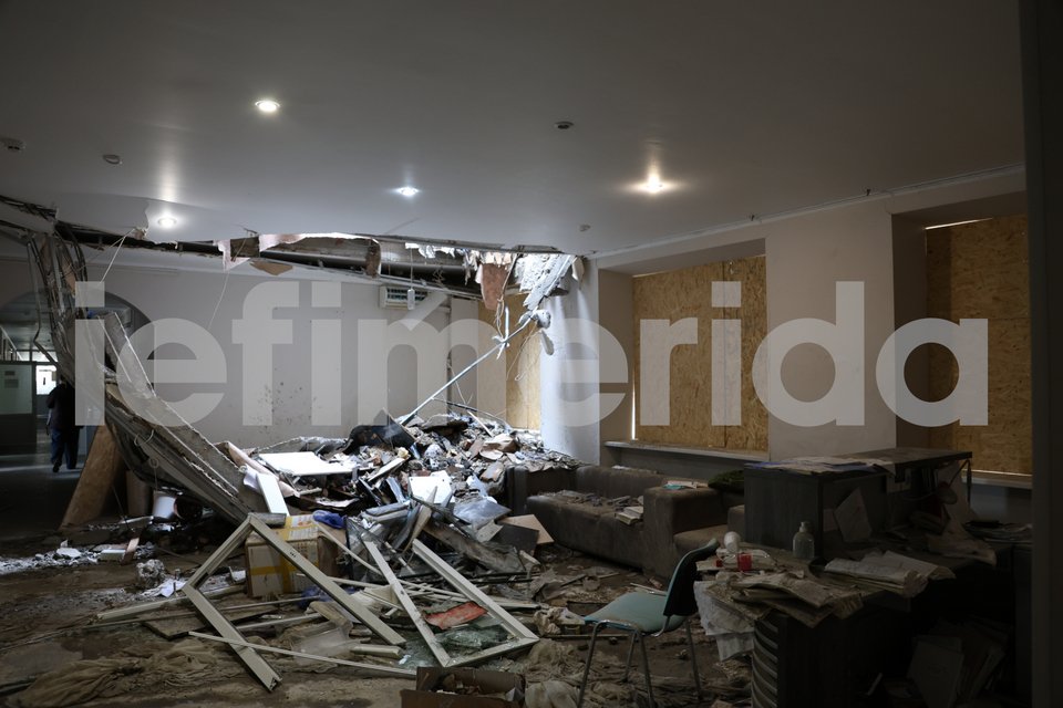 Το drone προκάλεσε ρήγμα στην σκεπή και στον από κάτω όροφο και στο μαιευτήριο ξέσπασε πυρκαγιά