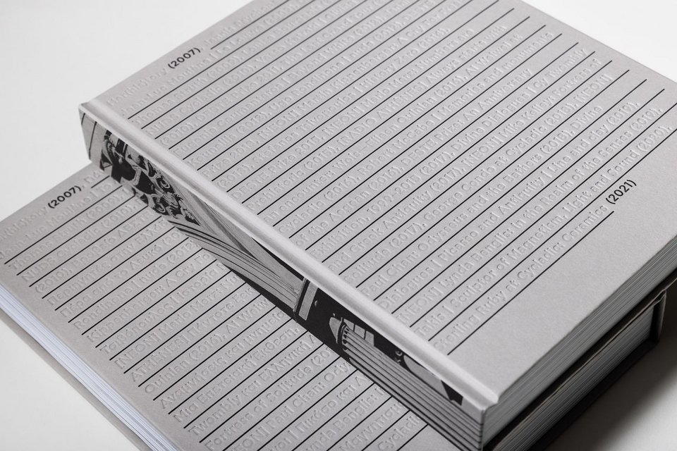 Έκδοση «Σύγχρονη Τέχνη στο Μουσείο Κυκλαδικής Τέχνης, 2007-2021». Photo: Πάρις Ταβιτιάν © Μουσείο Κυκλαδικής Τέχνης