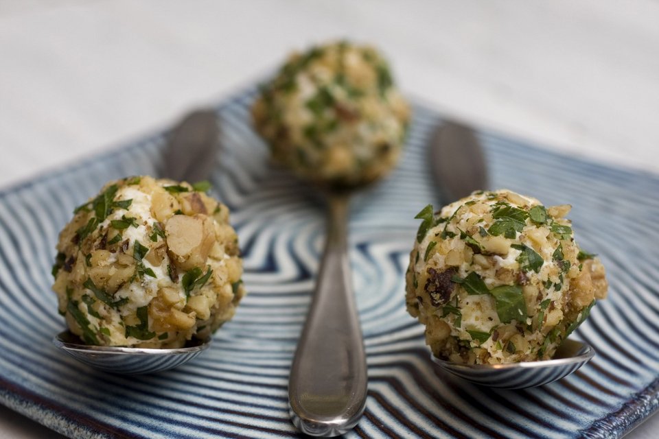 Μπάλες κατσικίσιου τυριού με μυρωδικά / Φωτογραφία: AP