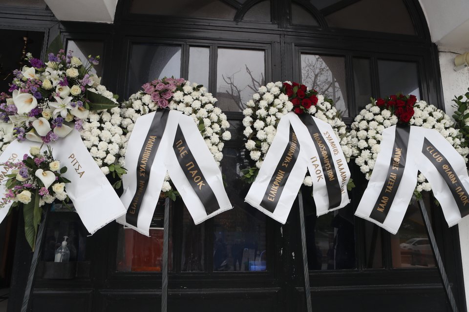  Στεφάνια στην κηδεία του Στέφανου Μπορμπόκη / EUROKINISSI 