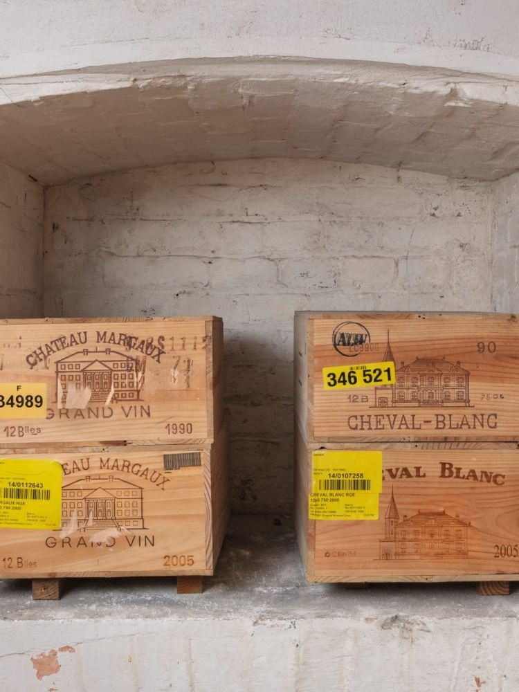 Ο οίκος δημοπρασιών Christie's ανακοίνωσε ότι η «αξιοσημείωτη» συλλογή περιλαμβάνει ένα μπουκάλι Chateau Margaux του 1900, το οποίο εκτιμάται ότι θα πωληθεί έως και 7.000 αγγλικές λίρες.