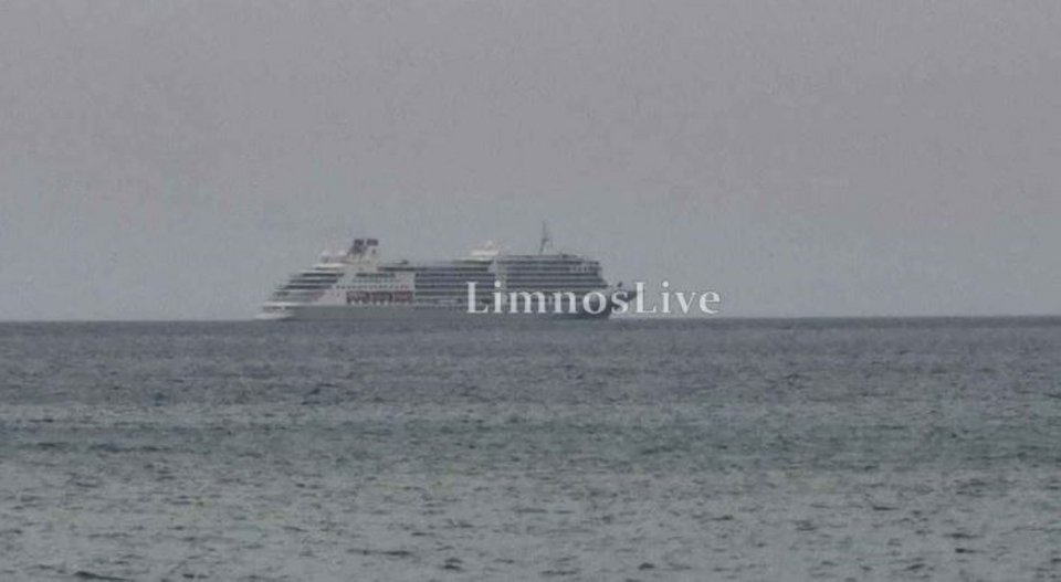 Το κρουαζιερόπλοιο /Φωτογραφία: LimnosLive   
