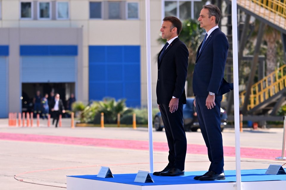 Οι δύο ηγέτες στην διάρκεια ανάκρουσης των Εθνικών Ύμνων των δύο χωρών -Φωτογραφία: INTIME NEWS / ΧΑΛΚΙΟΠΟΥΛΟΣ ΝΙΚΟΣ