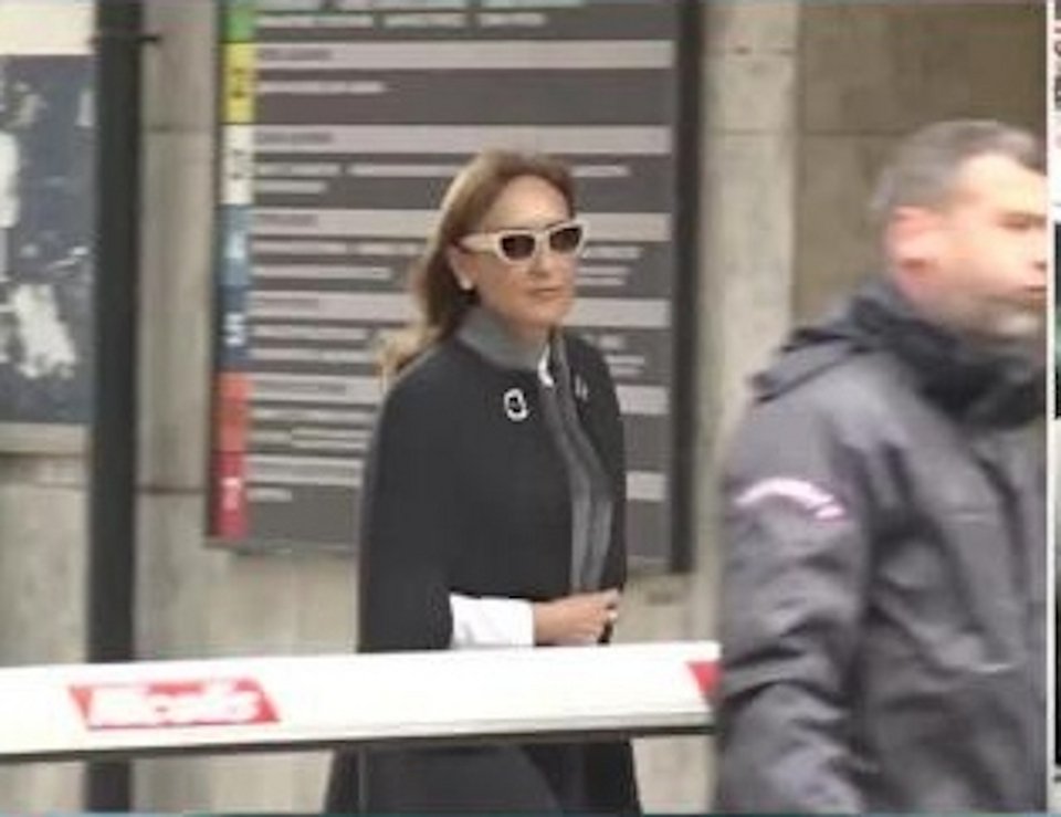 Η Μάρα Ζαχαρέα έξω από τον «Ευαγγελισμό» 