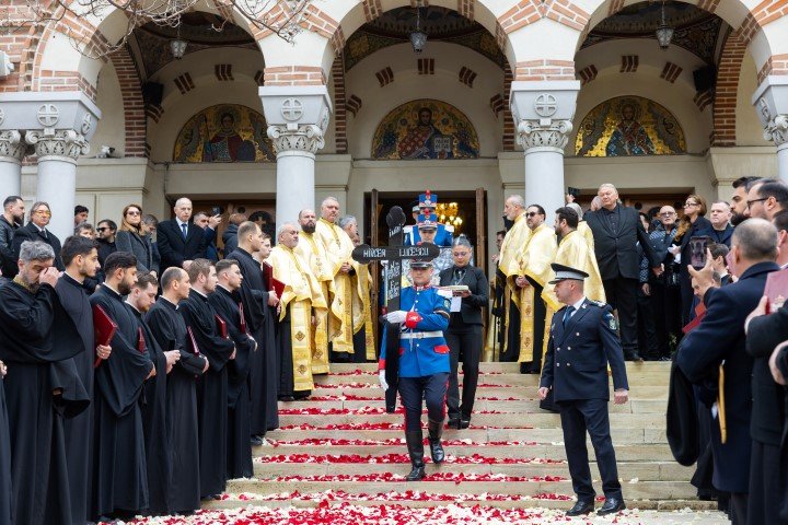 Με στρατιωτικές τιμές η κηδεία του Ραζβάν Λουτσέσκου / Φωτογραφία: Eurokinissi