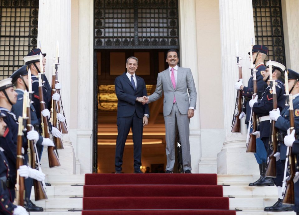 Οι διμερείς σχέσεις στο επίκεντρο της συνάντησης του Κυριάκου Μητσοτάκη με τον σεΐχη Ταμίμ μπιν Χαμάντ αλ Θάνι