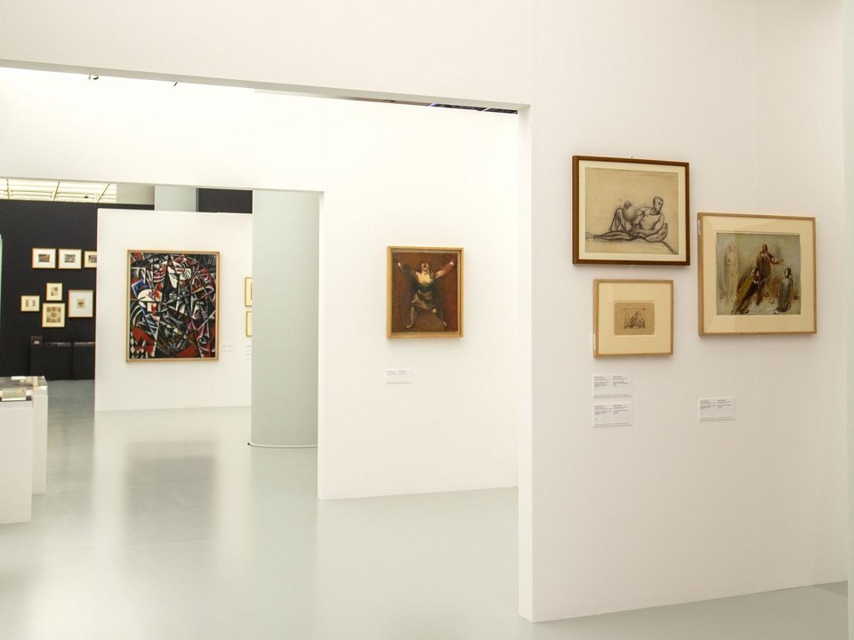 Άποψη από την έκθεση Ο ΚΟΣΜΟΣ ΤΗΣ ΠΡΩΤΟΠΟΡΙΑΣ. ΠΟΛΗ, ΦΥΣΗ, ΣΥΜΠΑΝ, ΑΝΘΡΩΠΟΣ | Έργα από τη Συλλογή Κωστάκη του MOMUS