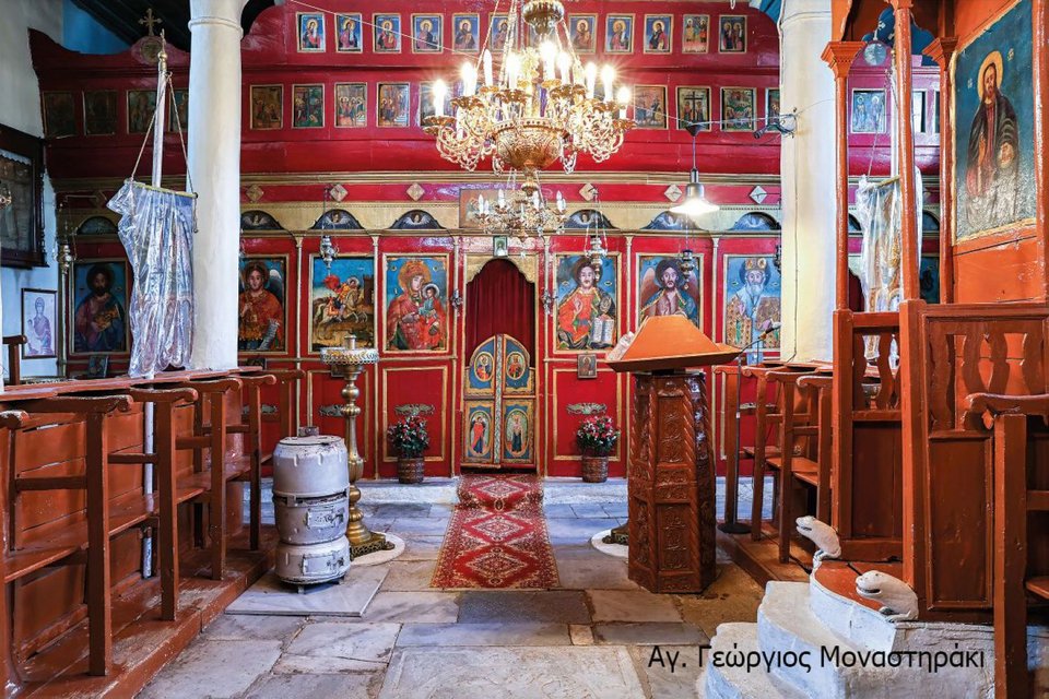 Το ξύλινο τέμπλο του ναού και οι δεσποτικές εικόνες χρονολογούνται στα 1851