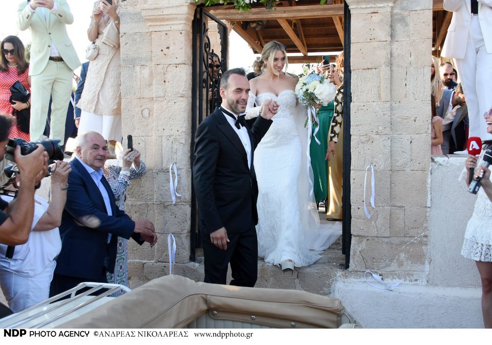 Πάνος Μουζουράκης και Μαριλού Κόζαρη παντρεύτηκαν το 2023 στην Αίγινα