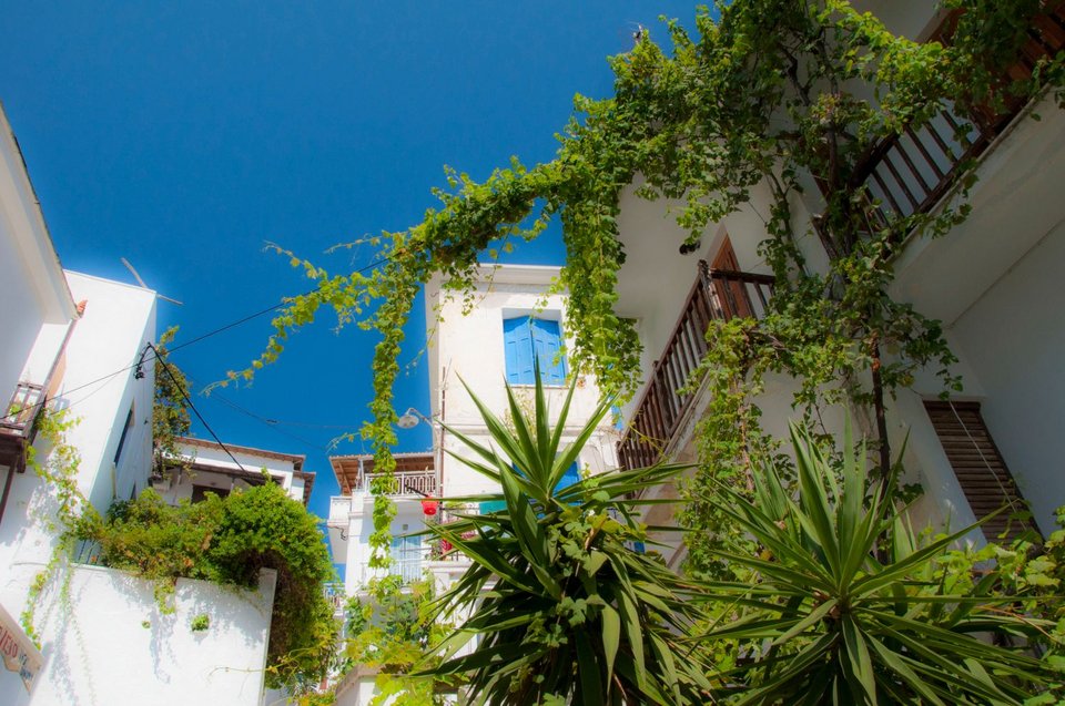 H Σκόπελος, με έντονο το στοιχείο της αυθεντικότητας και της επαφής με τη φύση