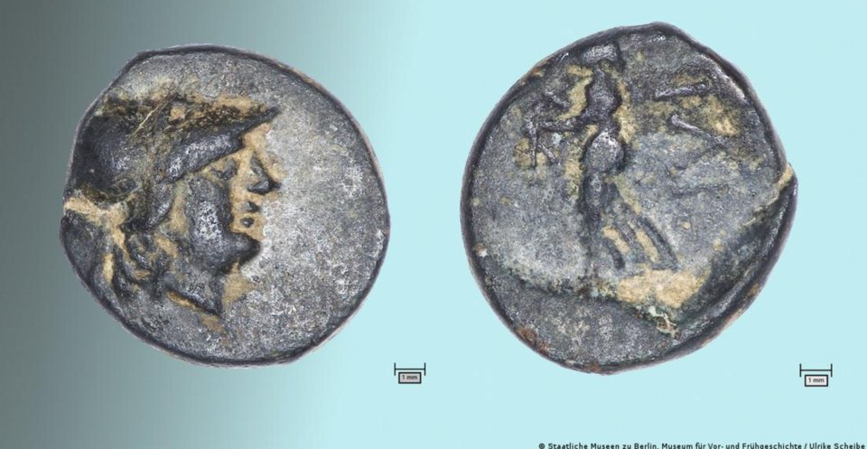 Η θεά Αθηνά απεικονίζεται και στις δύο όψεις του νομίσματος