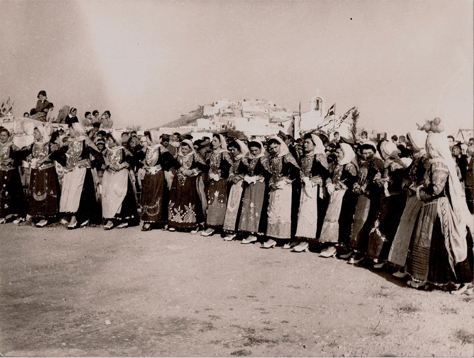 Ο χορός της Τράτας παλαιότερα, στα Μέγαρα