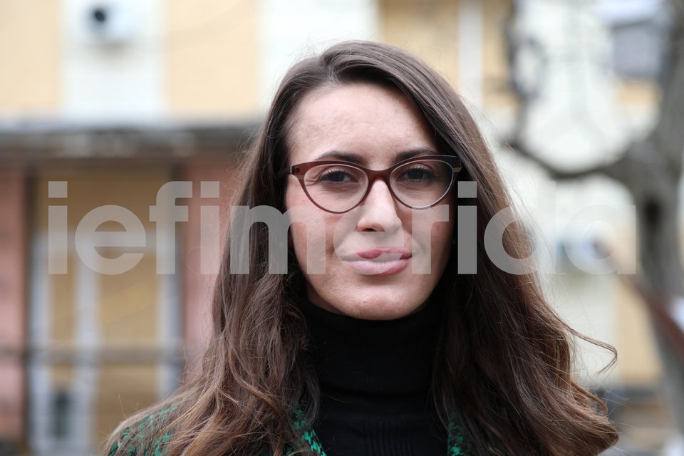 Η μαιευτήρας - γυναικολόγος Βικτώρια Τσικαντσή