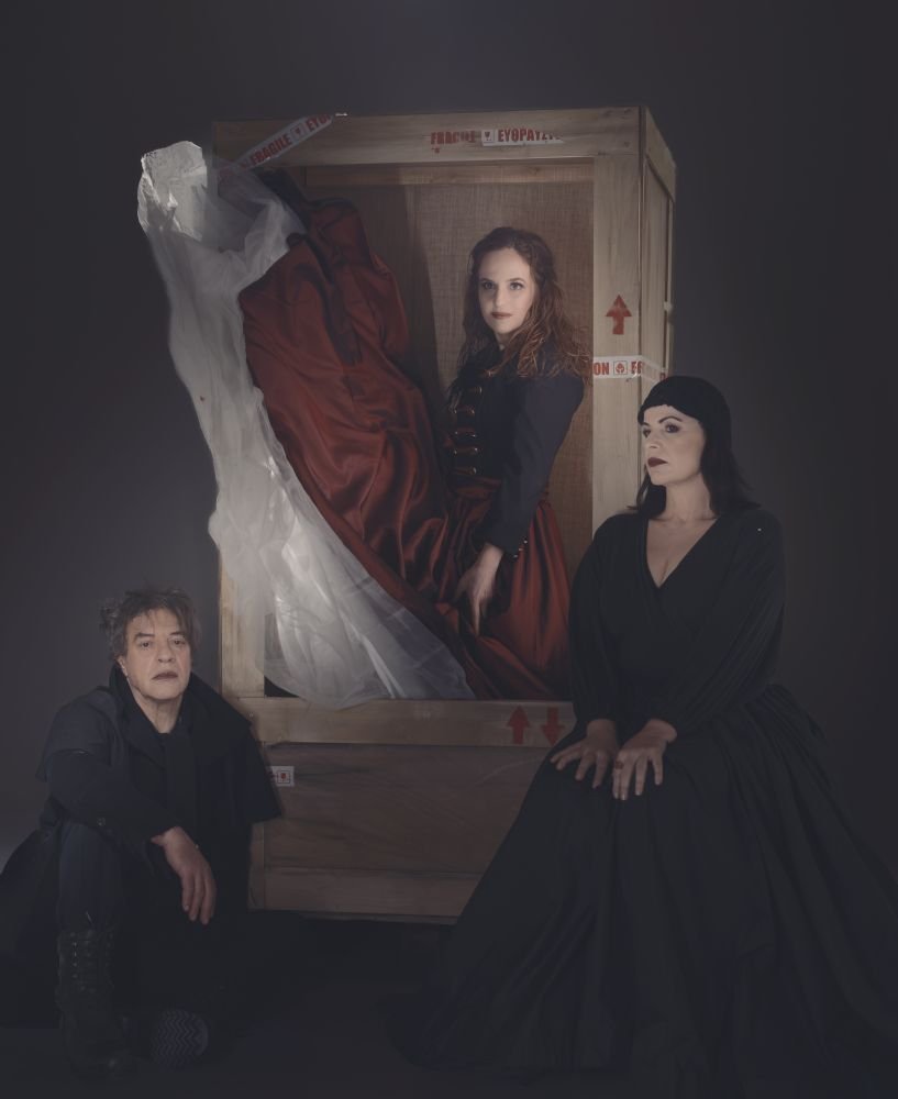 Τζούλια: Έλενα Μαυρίδου, Κριστίν: Νεκταρία Γιαννουδάκη, Ζαν: Γιάννης Τσορτέκης