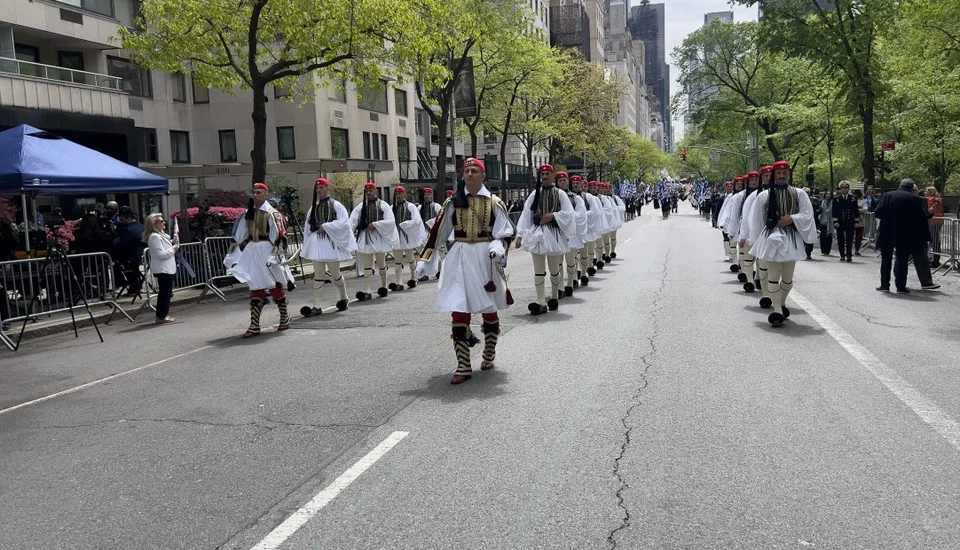 Με τη συμμετοχή χιλιάδων ομογενών, πραγματοποιήθηκε την Κυριακή 26 Απριλίου στην 5η Λεωφόρο του Μανχάταν η μεγάλη ελληνική παρέλαση για την 205η επέτειο της Ελληνικής Ανεξαρτησίας