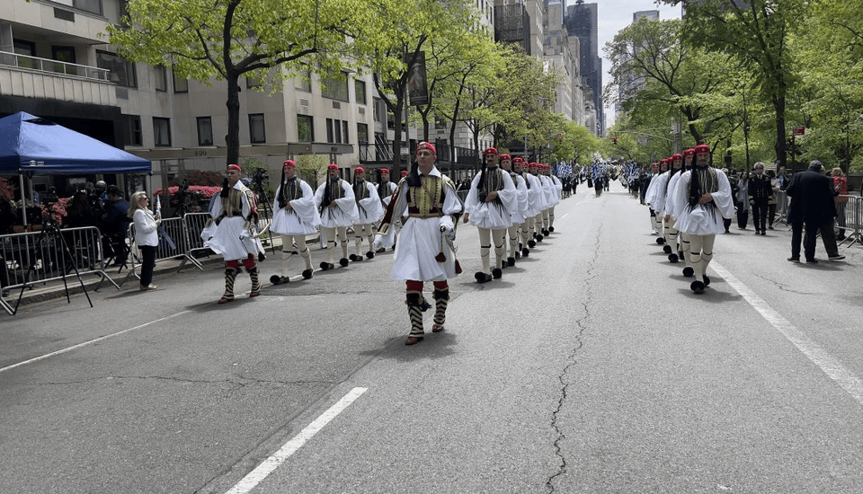 Με τη συμμετοχή χιλιάδων ομογενών, πραγματοποιήθηκε την Κυριακή 26 Απριλίου στην 5η Λεωφόρο του Μανχάταν η μεγάλη ελληνική παρέλαση για την 205η επέτειο της Ελληνικής Ανεξαρτησίας