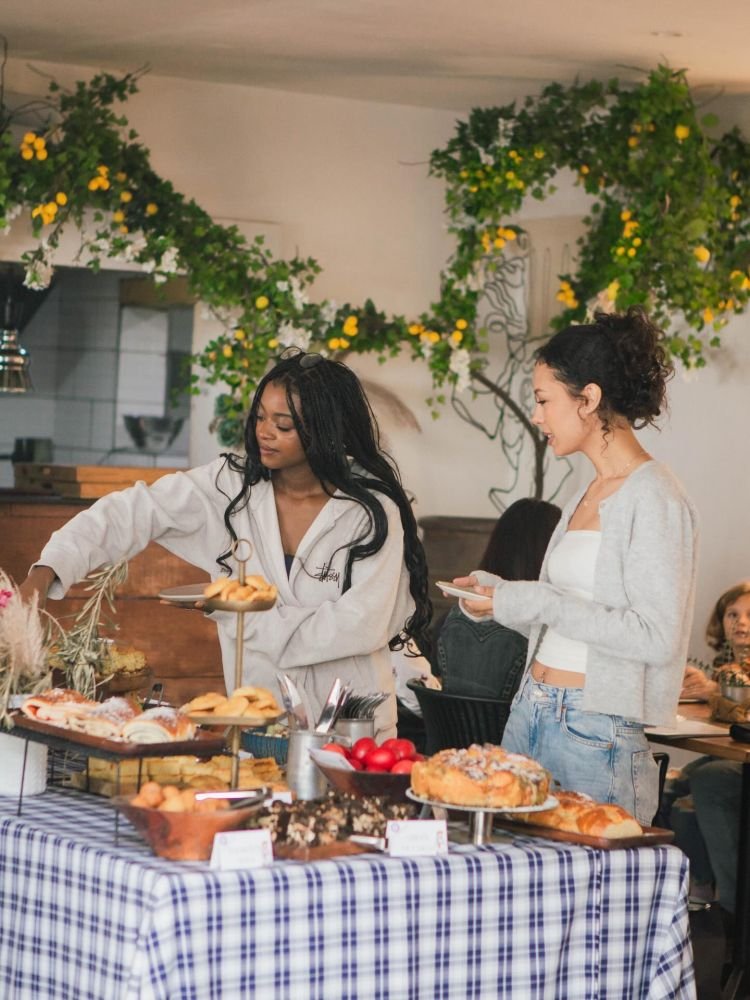 Ελληνικό Πάσχα στη Λουσάκα με σούβλες, τσολιάδες και κόκκινα αυγά 
