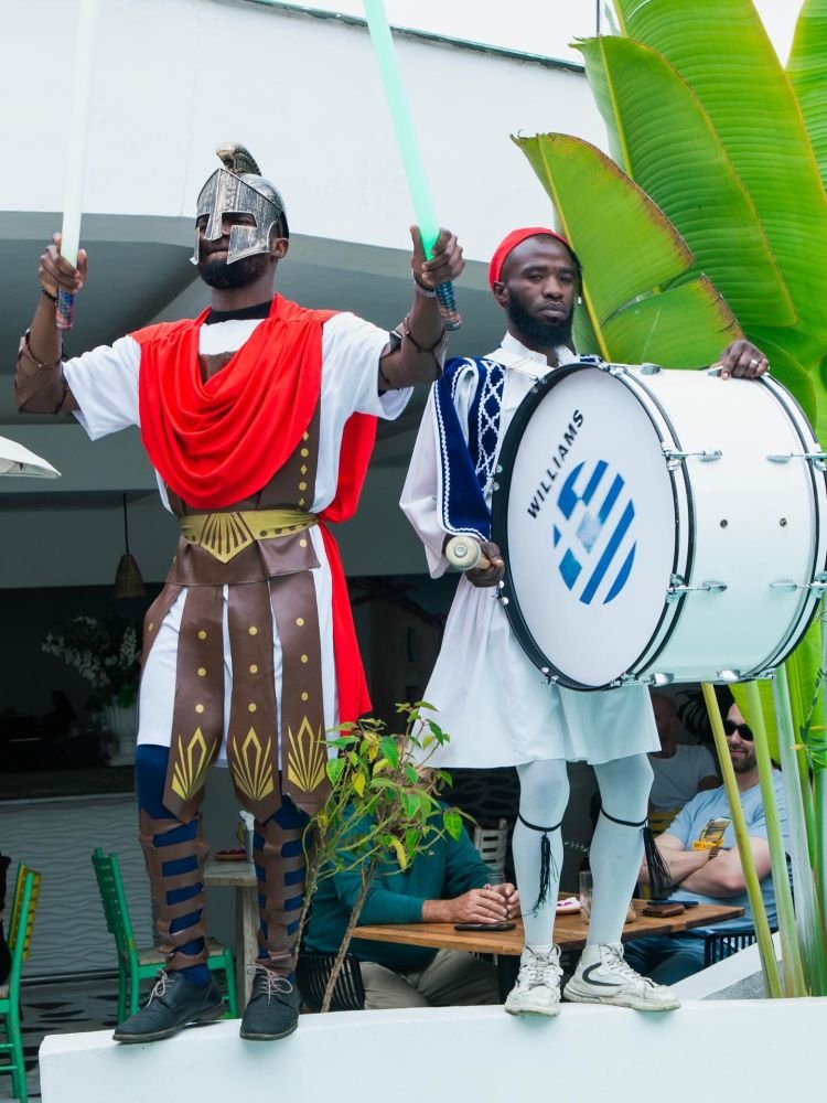 Ελληνικό Πάσχα στη Λουσάκα με σούβλες, τσολιάδες και κόκκινα αυγά 