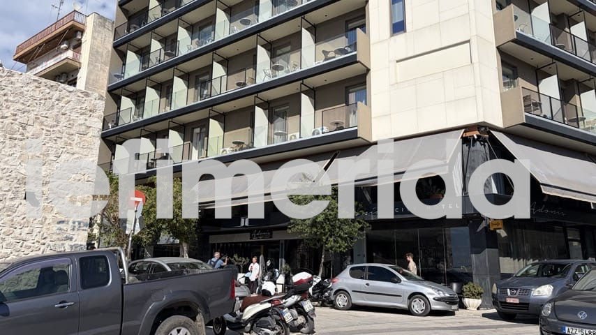 Το ξενοδοχείο όπου διέμενε ο δράστης στην Πάτρα/Φωτογραφία: Γιώργος Σόμπολος