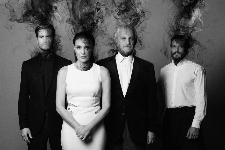 Άτοσσα: Ναυπλιώτου Μαρία, Δαρείος: Καταλειφός Δημήτρης, Ξέρξης: Ροϊλός Αναστάσης, Αγγελιοφόρος: Σβήγκος Σταύρος 