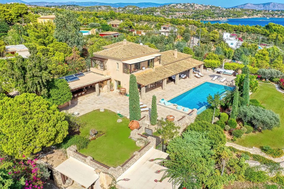 Πόρτο Χέλι: Μεσογειακή έπαυλη δύο βιλών στα 17 εκατ. ευρώ