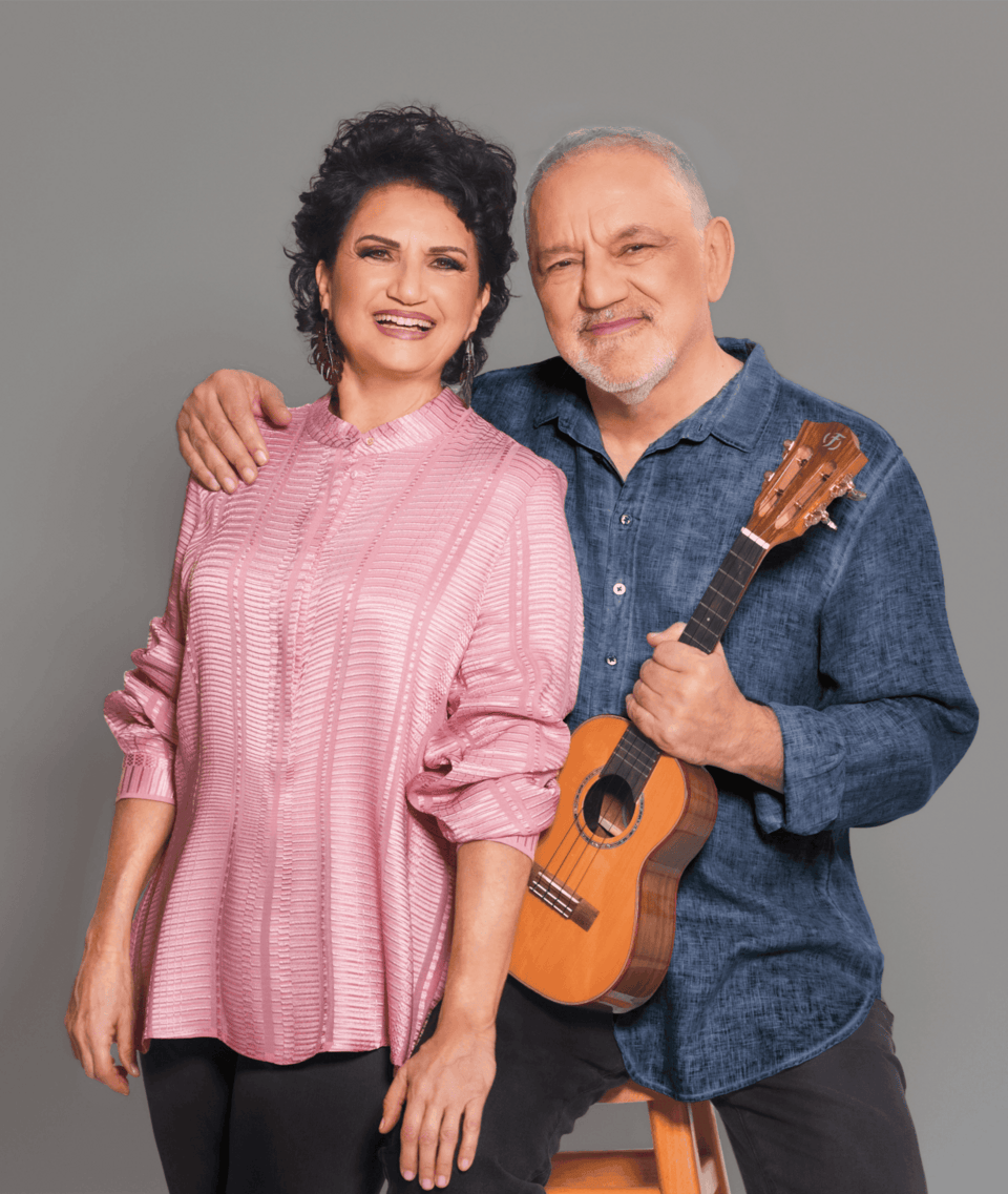 Αυτό το καλοκαίρι η  συνεργασία της Άλκηστης Πρωτοψάλτη και του Νίκου Πορτοκάλογλου ενώνει δύο καλλιτέχνες με βαθύ αποτύπωμα στο ελληνικό τραγούδι μέσα από δεκαετίες συνεχούς παρουσίας. 