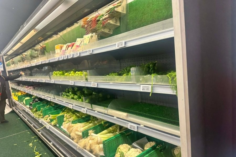 Αδειάζουν τα ράφια στα σούπερ μάρκετ στη Μυτιλήνη