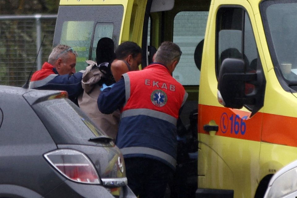 Με ασθενοφόρο έφυγε ο Ρούτσι από τη δικαστική αίθουσα