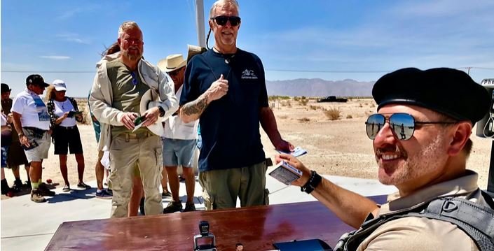 Πίσω από το εγχείρημα βρίσκεται ο Ράντι Γουίλιαμς, γνωστός και ως  «Σουλτάνος του Slowjamastan», ένας ραδιοφωνικός παραγωγός από το Σαν  Ντιέγκο, με μακρά πορεία στη μουσική εκπομπή Sunday Night Slow Jams -  εξού και το όνομα του μικρο-κράτους / ΙΝSTAGRAM