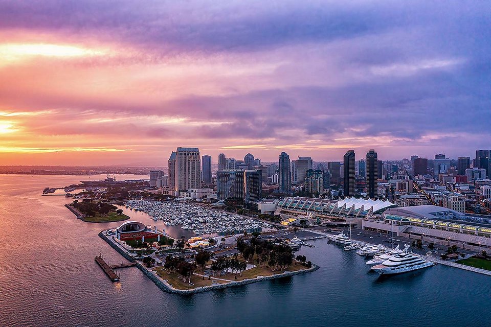 Σε μια εποχή όπου η λειψυδρία μετατρέπεται σε μείζον πρόβλημα για ολόκληρη τη δυτική ακτή των ΗΠΑ, μια πόλη που άλλοτε αποτελούσε σύμβολο της κρίσης νερού βρίσκεται σήμερα σε μια εντελώς διαφορετική θέση: διαθέτει τόσο πλεόνασμα ώστε να εξετάζει την πώλησή του / WIKIPEDIA