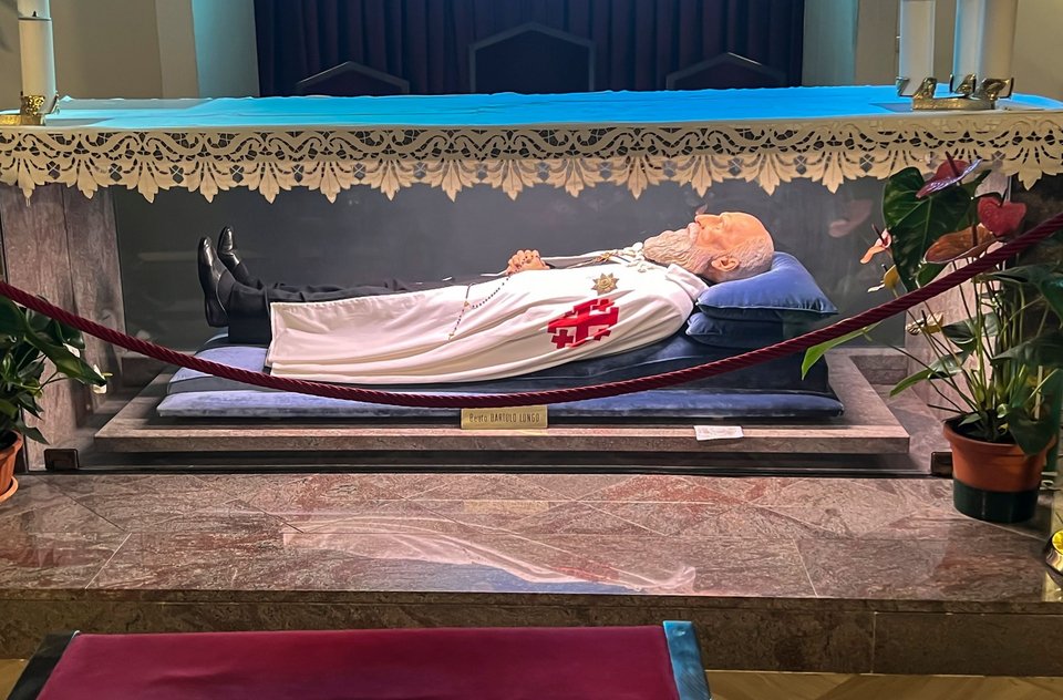 Ο τάφος του Μπαρτόλο Λόνγκο στη Βασιλική της Παναγίας του Ροζαρίου, στην Πομπηία - Shutterstock