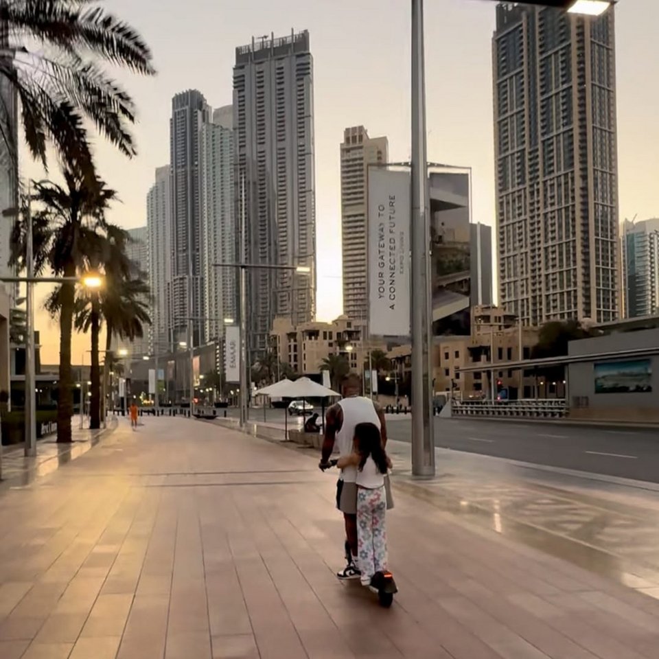 Ο Snik με την κόρη της μέλλουσας συζύγου του, την 8χρονη Αλεξάνδρα / Φωτογραφία: Instagram