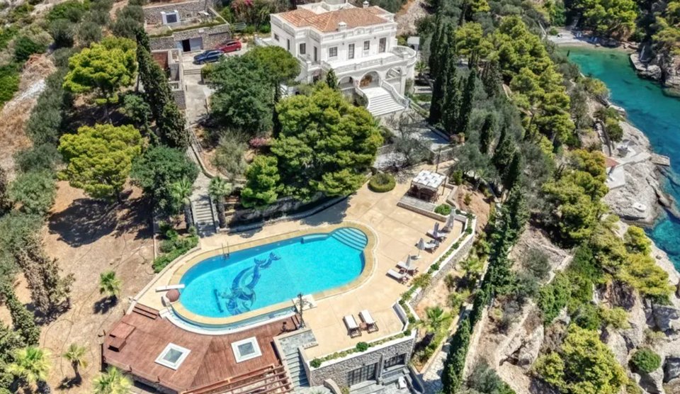 Ιδιωτική παραθαλάσσια έπαυλη στο νησί των Σπετσών στα 22 εκατ. ευρώ