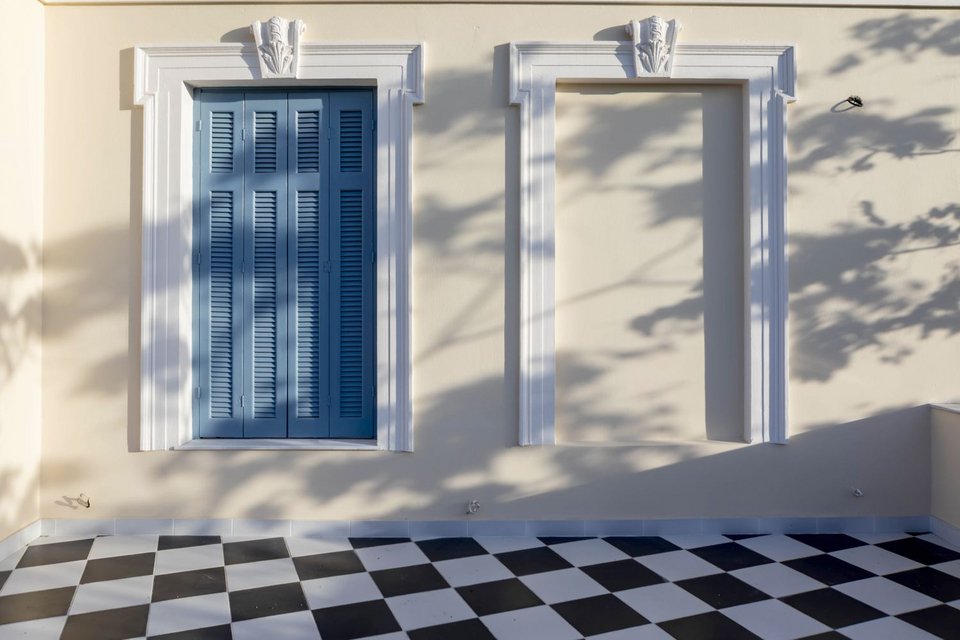 Το νεοκλασικό κτήριο της οδού Ερμού είναι το νέο Σπίτι του Βιβλίου. Παραχωρήθηκε από το Υπουργείο Πολιτισμού στο Ελληνικό Ίδρυμα Βιβλίου και Πολιτισμού (ΕΛΙΒΙΠ)