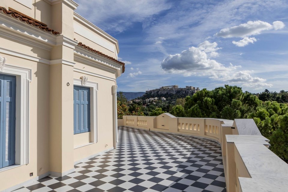 Το νεοκλασικό κτήριο της οδού Ερμού είναι το νέο Σπίτι του Βιβλίου. Παραχωρήθηκε από το Υπουργείο Πολιτισμού στο Ελληνικό Ίδρυμα Βιβλίου και Πολιτισμού (ΕΛΙΒΙΠ).