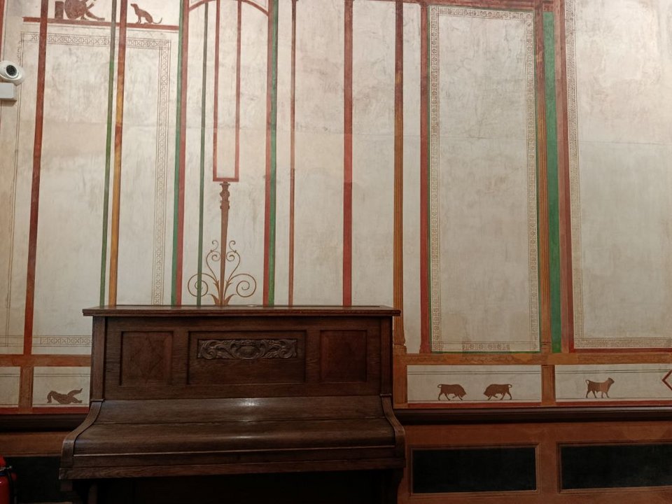 μπήκαμε στο Μέγαρο Τσίλλερ