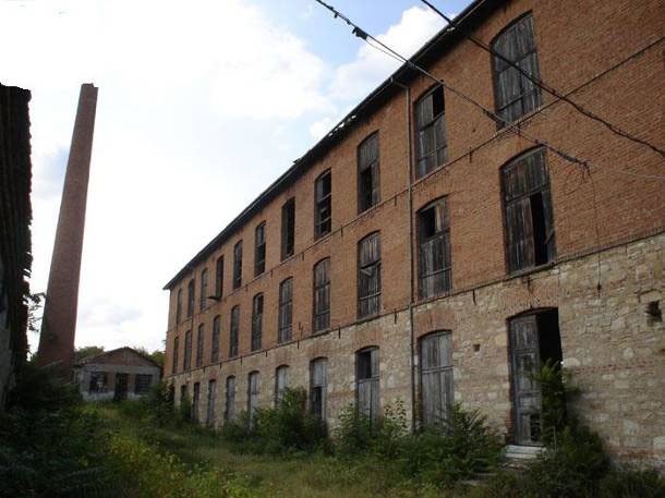 Το αναπηνιστήριο στο Σουφλί, το οποίο έχει πλέον εγκαταλειφθεί, ανήκε στον πατέρα του Θάνου Τζήμερου