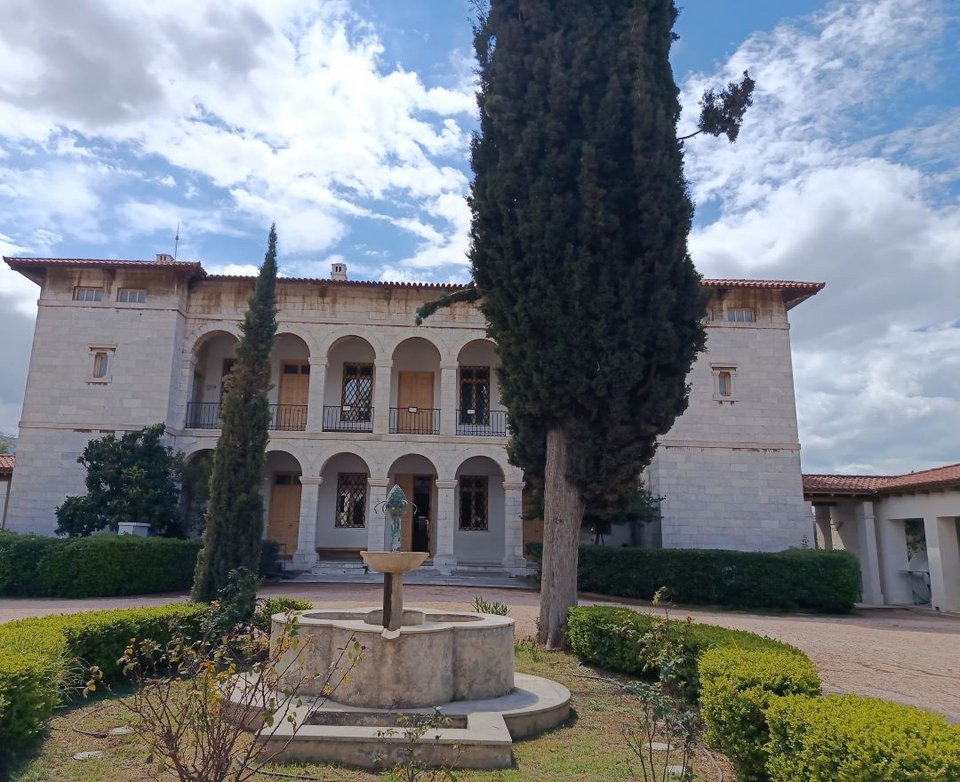 Η κεντρική είσοδος